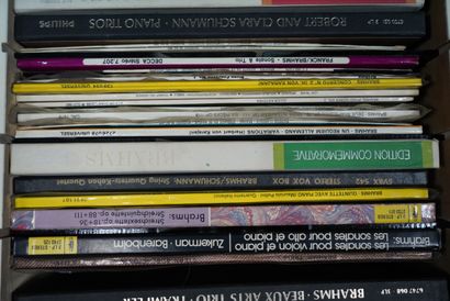 null * Important lot de vinyles dont musique classique 12 caisses.