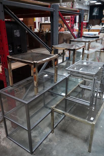 null * Paire de tables basses en métal chromé et verre fumé, tables gigognes, table...