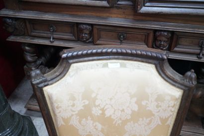 null Bergère en bois mouluré et sculpté à décor cannelé. Style Louis XVI.