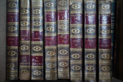 null * Important lot de livres brochés, dont plusieurs volumes de Voltaire théâtre,...