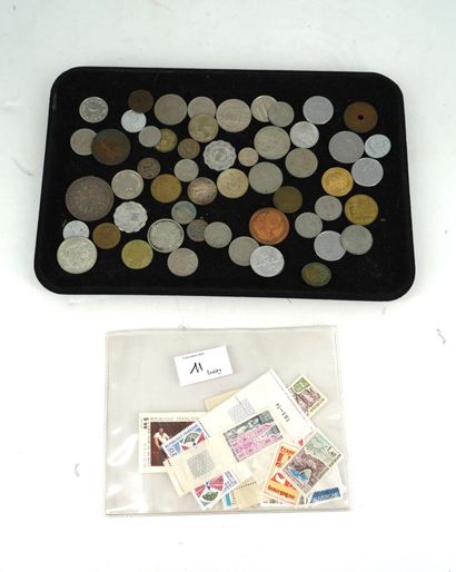 null * Lot de pièces de monnaie dont 5 francs 1838 en argent (Poids : 24,7g). On...
