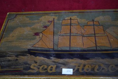 null * Malle captain Moore en bois peint figurant un bateau, petite table sur roulettes,...