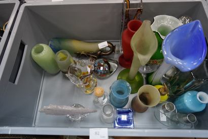 null *ALLEX, petit flacon en verre soufflé (accidenté) ; lot de vases modernes en...