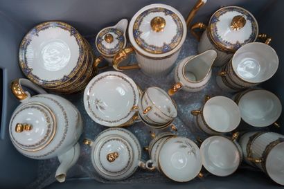 null CHABROL POIRIER pour Limoges, service à thé et café en porcelaine à décor feuillagé...