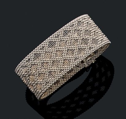 null BRACELET HANDLE 18k white gold 750 thousandths, decorated with diamonds.
Length....