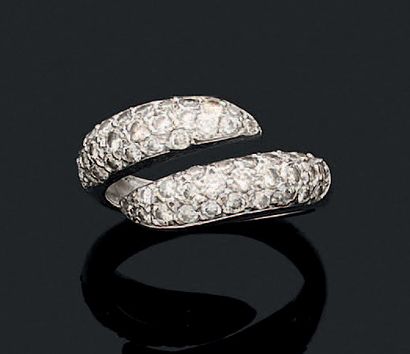null RING YOU AND ME 18k white gold 750 thousandths, paved with small diamonds.
Turn...