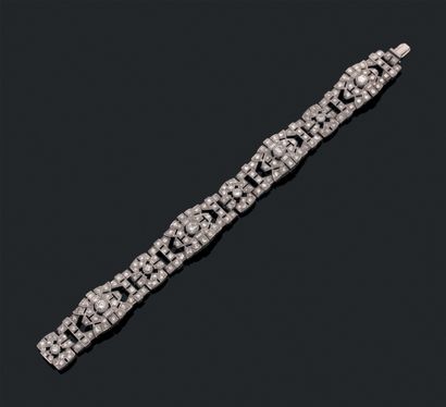 null BRACELET ARTICULATED Platinum 850 thousandths, with openwork geometrical reasons,...