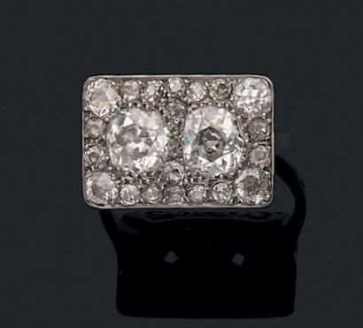 null RING Platinum 850 thousandth, the center of rectangular form, entirely set with...