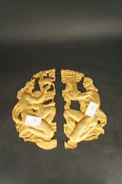 null MULLER (Xxe), plaques de bronze doré d'ameublement à décor d'homme et femme...