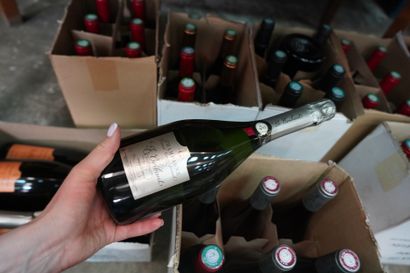 null *Réunion de bouteilles de vin Croix de Lagorce et Croix de Mincon ; Champagne...