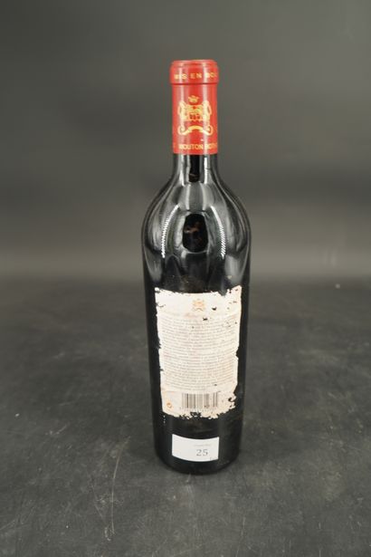 null 2 bouteilles Château Mouton Rothschild 2001. Etiquettes manquantes.