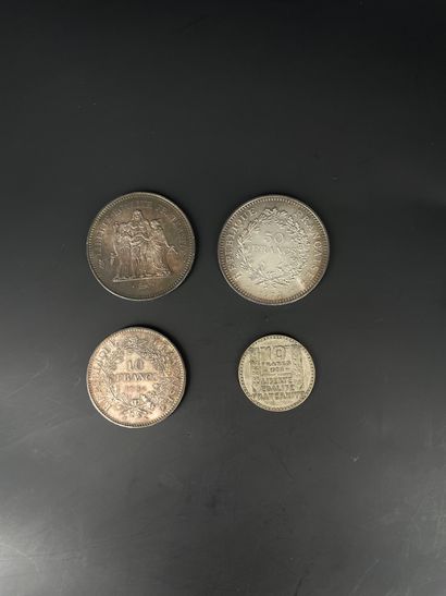 null Réunion de pièces en argent : 10 francs, 50 francs (x2), 10 francs. Poids :...