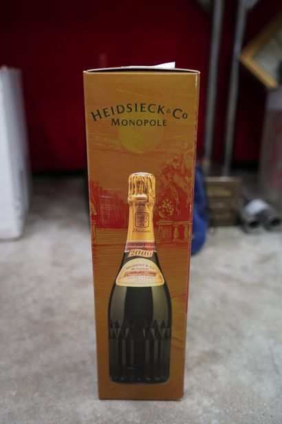 null 1 bouteille de champagne Heidsieck Co, Diamant Blanc, célébration année 2000....