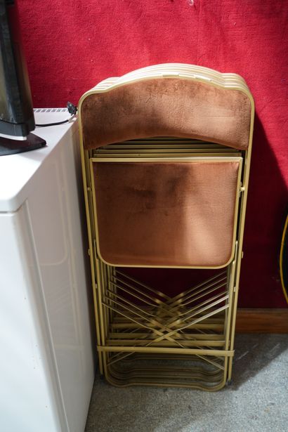 null Suite de six chaises pliables en métal doré