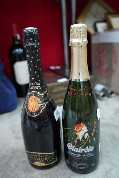 null 1 bouteille de champagne de Vallois cuvée 2000, 1 bouteille de Clairette de...
