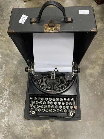 null REMINGTON

Machine à écrire portable modèle 5 T. Valise port.