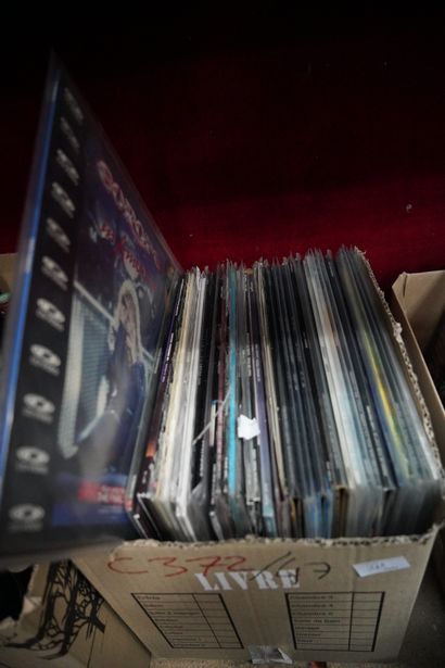 null Réunion de vinyles, dont bandes originales de films, 2 cartons
