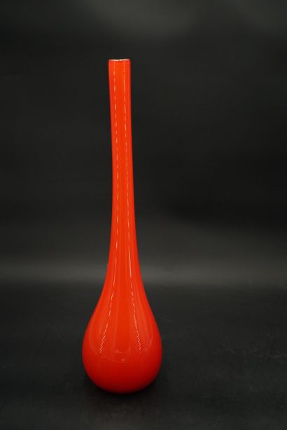 null Daum France. Vase en cristal H. 29 cm, une coupe en cristal Baccarat, un vase...