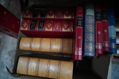 null Réunion de livres reliés : histoire de la musique, œuvre complète de Voltaire,...