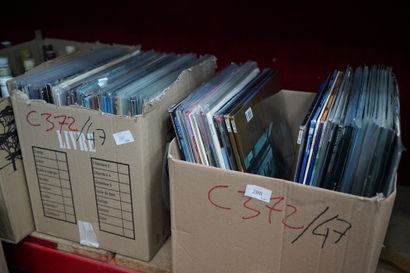 null Réunion de vinyles, dont bandes originales de films, 2 cartons