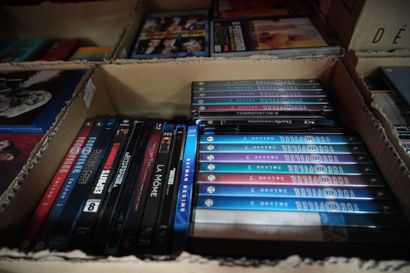 null Très important ensemble de DVD, 22 cartons.