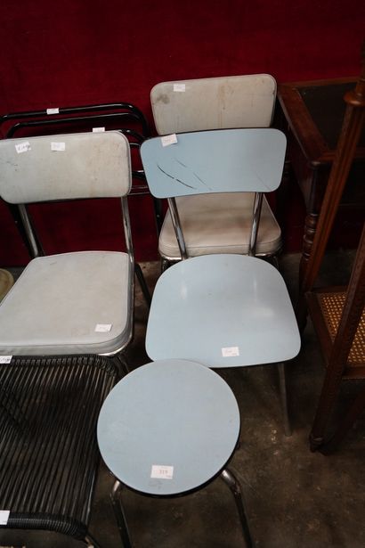 null Vintage, ensemble de mobiliers comprenant un tabouret et une chaise en formica,...