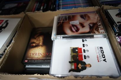 null Très important ensemble de DVD, 22 cartons.
