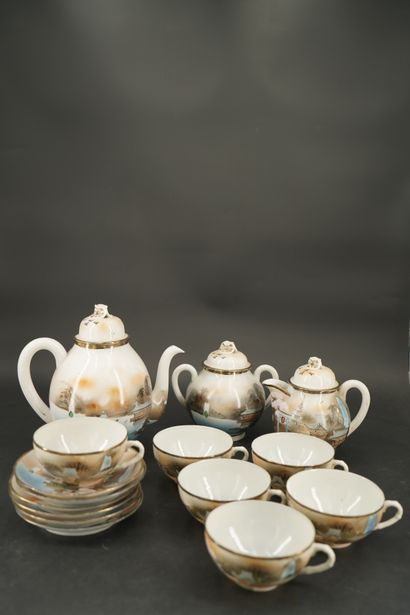 null Service à thé en porcelaine à décor de pagodes dans des paysages lacustres comprenant...