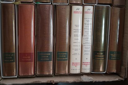 null LA PLEIADE, Réunion de environ 16 volumes, dont Eluard, Giono, Faulkner, Alain,...