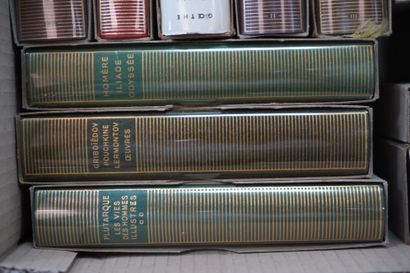 null LA PLEIADE, Réunion de environ 16 volumes, dont Mauriac, La Fontaine, Giono,...
