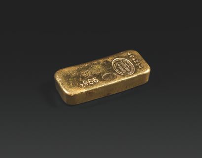 null GOLD LINGOT n° 494254 996.2 thousandths.
Weight. 999.41 g.
With its assay report.
No...