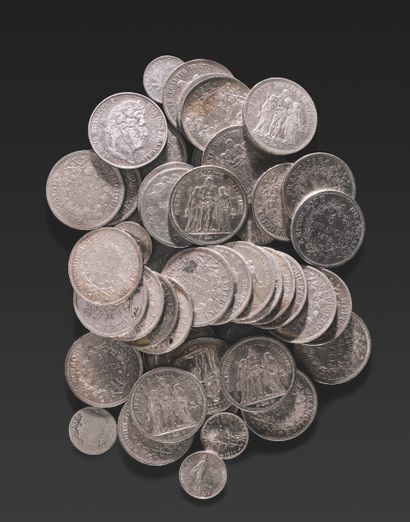 null 十法朗、五法朗、一法朗和一磅银币 六枚十法朗银币，一百三十枚五法朗银币（路易-菲利普、拿破仑三世和第三共和国），十枚一法朗银币，一磅银币，一枚十法朗银币北方共和国和一枚48先令银币，描绘了汉堡的景色。
总重量。3...