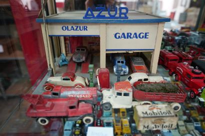 null Diorama figurant un garage Azur la plupart des véhicules de marque DINKY TO...