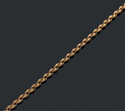 MARCO BICEGO 18K金750千分之一的颈链，链环交错排列。
长度。43厘米。
重量：69.7克。