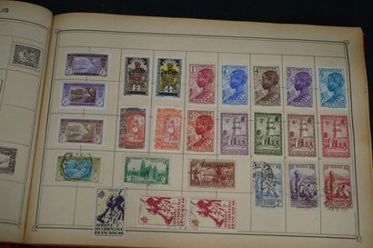 null Deux albums illustrés de timbres poste Maury. Incomplet. En l'état.