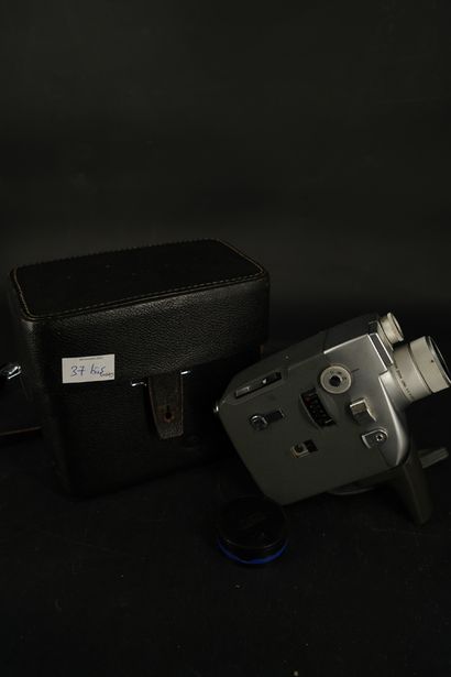 null CANON, Caméra motor-zoom 8 EEE, dans son étui et sa boîte.