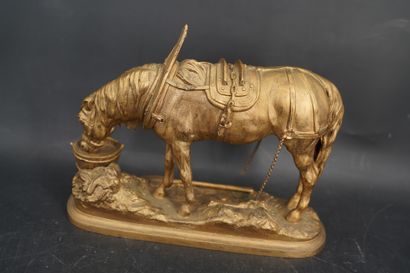 null Pierre LENORDEZ (1815-1892), Cheval s'abreuvant, sujet en métal doré, signé...