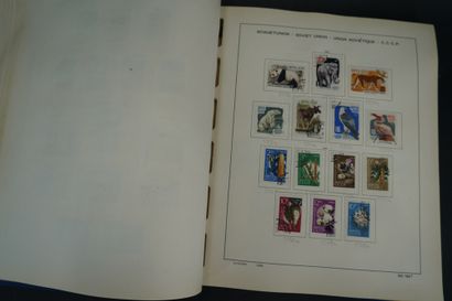 Réunion de timbres soviétiques, un album...