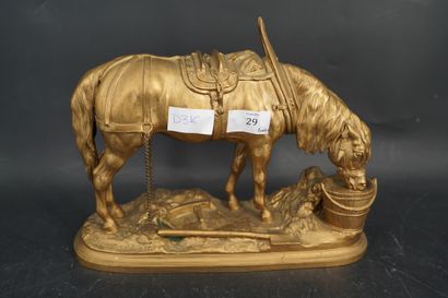 null Pierre LENORDEZ (1815-1892), Cheval s'abreuvant, sujet en métal doré, signé...