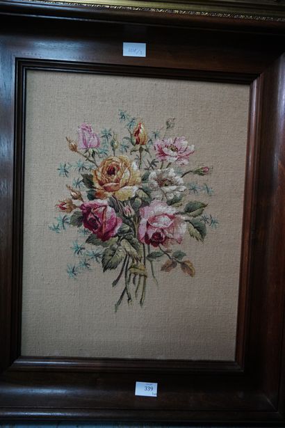 FELLETIN, Bouquet de roses, tapisserie encadrée....