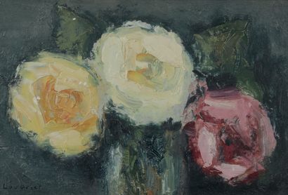 MAURICE LOUVRIER (1878-1954) * Roses dans un verre
Huile sur carton, signée en bas...