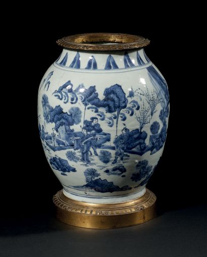 CHINE - PÉRIODE TRANSITION, XVIIe SIÈCLE POT DE FORME GLOBULAIRE Porcelaine, décorée...