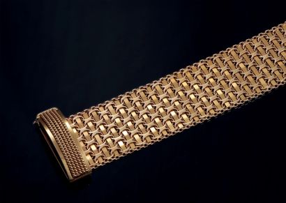 null 袖珍手镯
玫瑰金75万分之一，有弹性，有打结的环节，扣子是模仿绳索的。
长度。25厘米。
重量：96克。
畸形的。