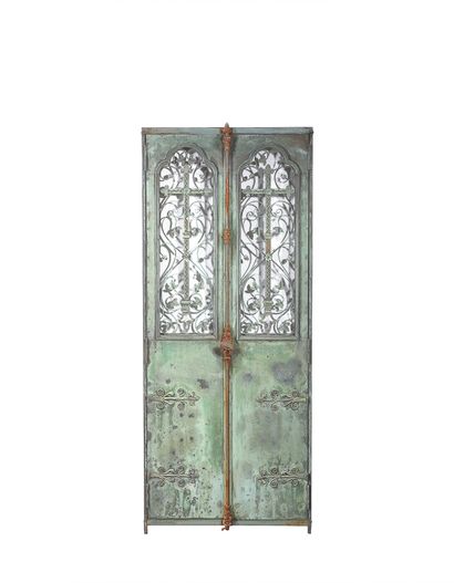 null DOOR OF A CEMETERY CHAPEL
Bronze, the two wings decorated with openwork liserons
around...