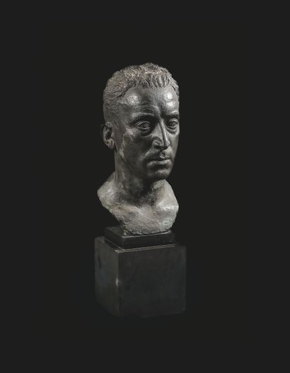 null JANIS PARIS dit PRYAS (1891-1985). Portrait d’homme. Bronze à patine noire,...