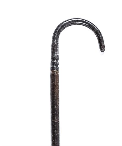 null DEFENSE CANE
The bent handle in cast iron, the shaft in leather washers. XIXth...