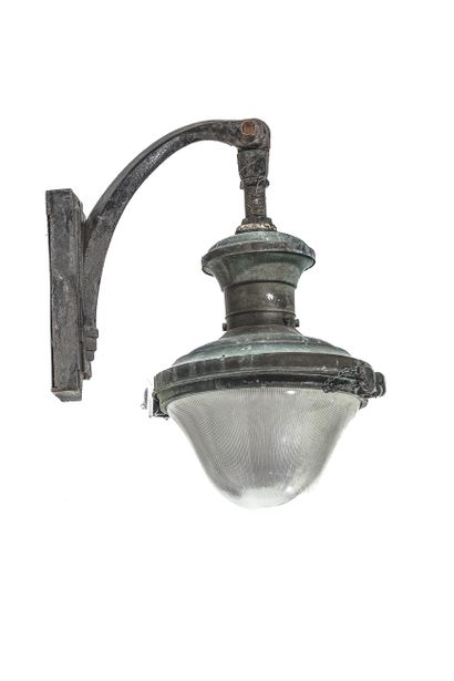 null RARE SCONCE OF STATION OF THE PARISIAN METRO
Copper, of circular form, holding...
