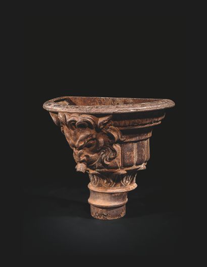 null CAPITAL OF COLUMN, PARIS
Cast iron, half-moon shape, decorated with palmettes,...