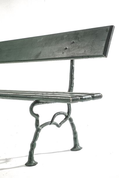 null GARDEN BENCH
The bipods of cast iron painted in green of vegetable inspiration...