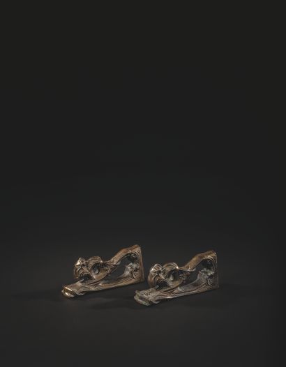 null HECTOR GUIMARD (1867-1942), AFTER. 
PAIR OF WALL BRACKETS
Bronze with medal...